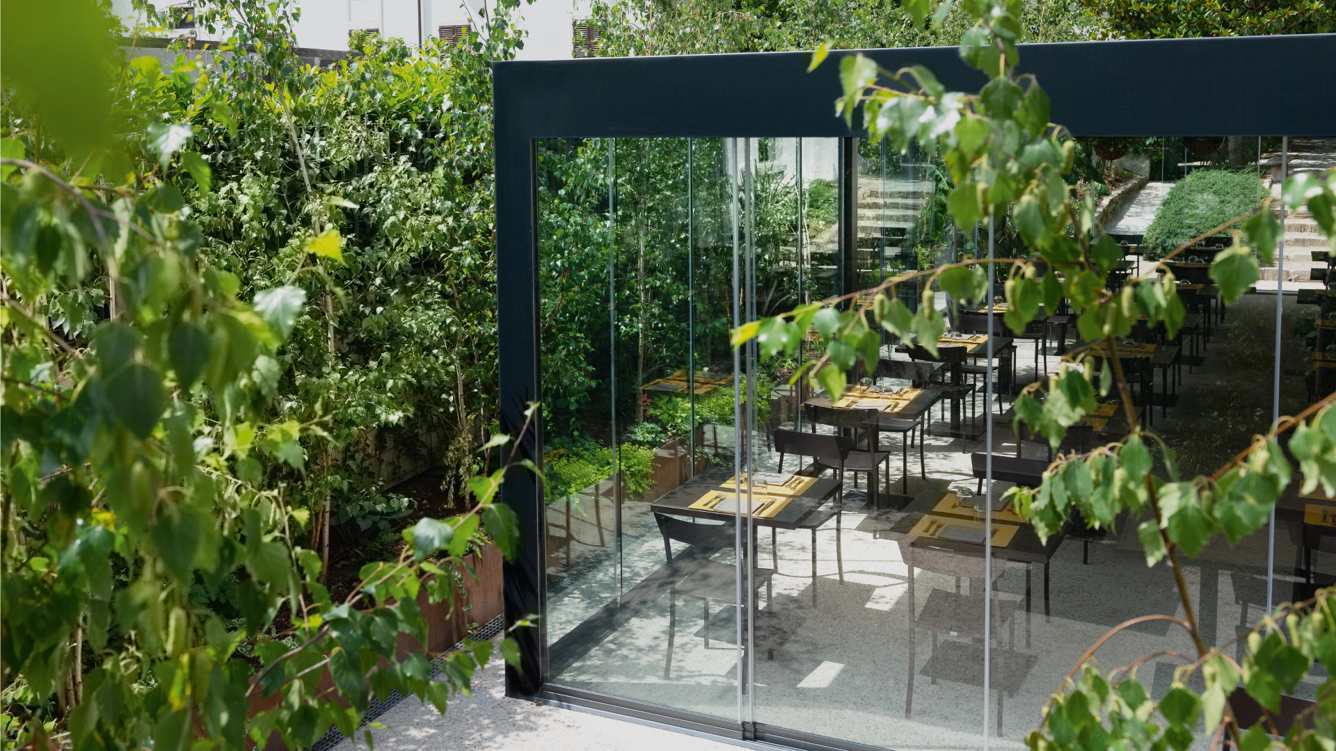 Lateral panels enclosures